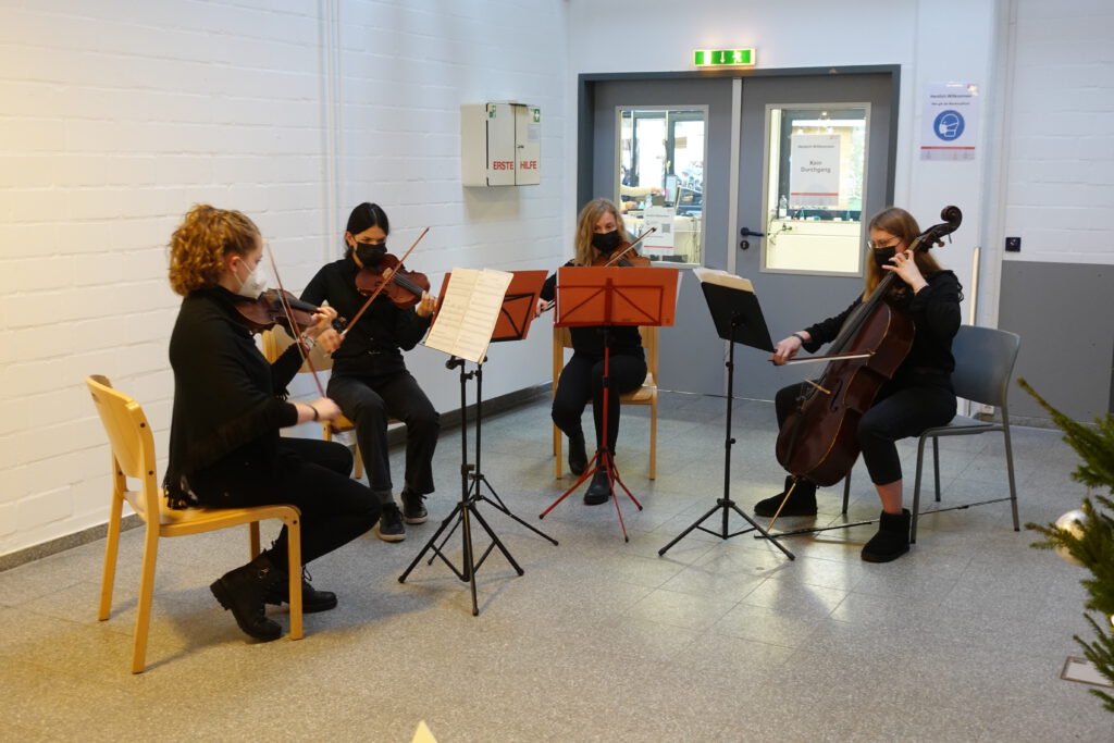 Streichquartett beim Adventsbasar