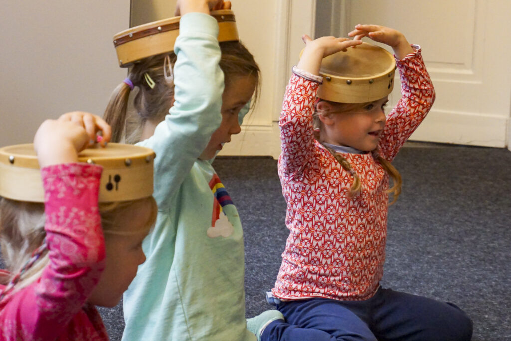 Kinder in der musikalischen Früherziehung