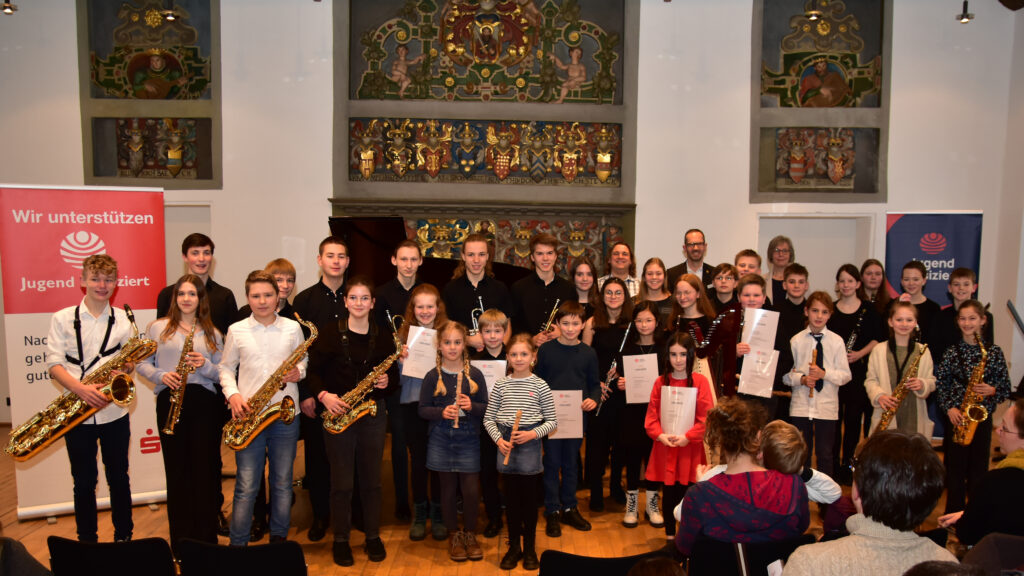 Die Preisträger des Regionalwettbewerbs "Jugend musiziert" nach dem Preisträgerkonzert in der Burg Lüdinghausen
