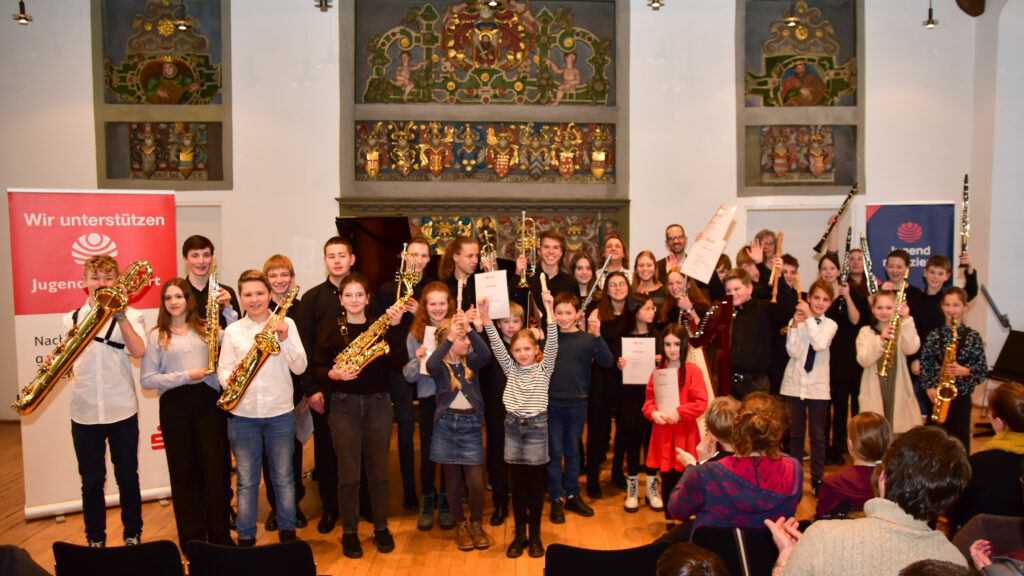 Die Preisträger des Regionalwettbewerbs "Jugend musiziert" nach dem Preisträgerkonzert in der Burg Lüdinghausen