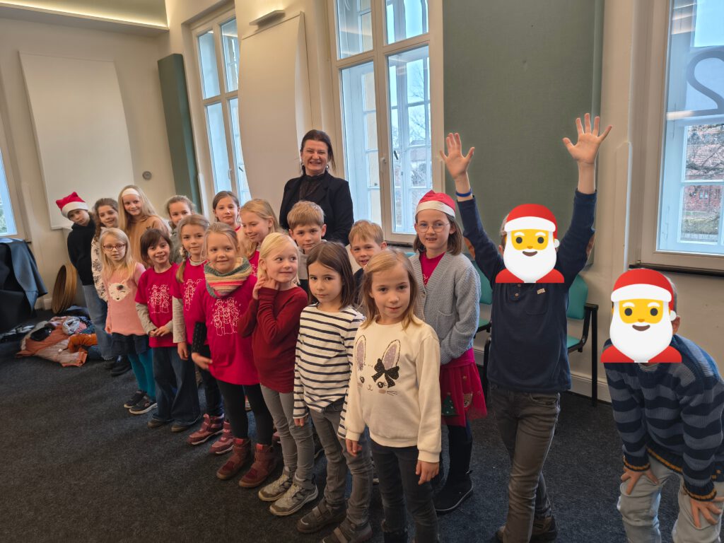 Kinder- und Jugendchor auf dem Weihnachtsmarkt 205 in Lüdinghausen